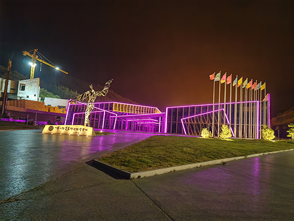 城市亮化是现代城市建设的重要组成部分,它不仅可以美化城市的夜景,还能提升城市的整体形象。随着科技的不断进步,城市亮化也得到了更多的关注和创新。本文将介绍一些关于城市亮化的创意和技术,帮助读者了解城市亮化的重要性以及如何进行盐池城市亮化的规划和实施。 城市亮化是现代城市建设的重要组成部分,它不仅可以美化城市的夜景,还能提升城市的整体形象。随着科技的不断进步,城市亮化也得到了更多的关注和创新。本文将介绍一些关于城市亮化的创意和技术,帮助读者了解盐池城市亮化的重要性以及如何进行盐池城市亮化的规划和实施。