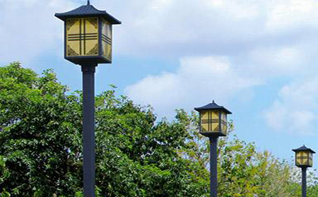 太阳能盐池庭院灯怎么选亮度与续航更耐用